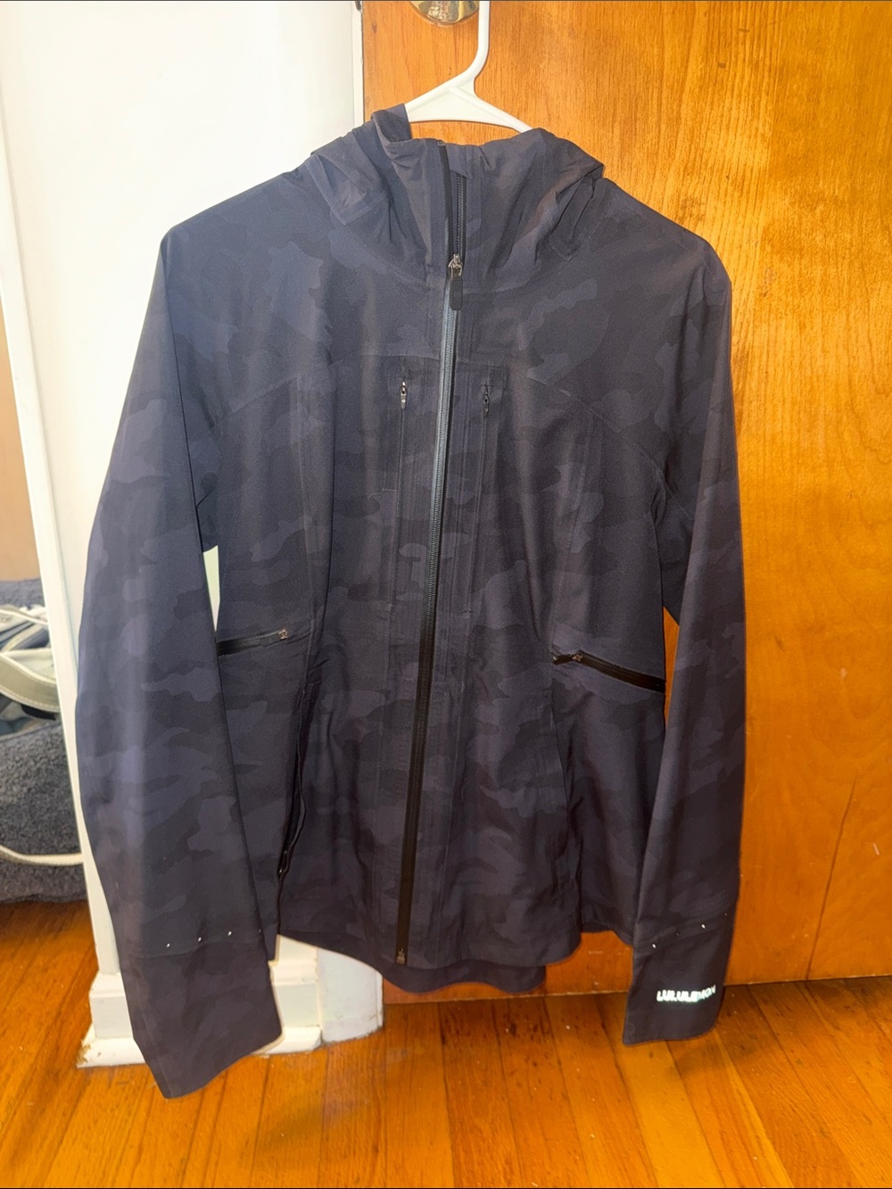 lululemon athletica women’s Black Camouflage Rain Jacket